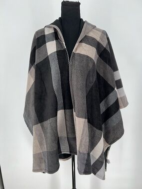 RACHEL Rachel Roy FLEECE COZY Black & Gray Plaid Hooded Cape